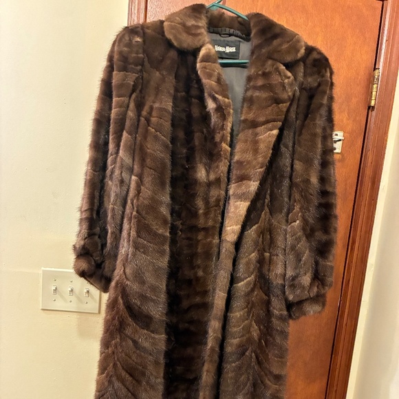 Women’s Mink Coat - Picture 1 of 2